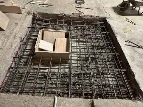 Rebar to manhole slab